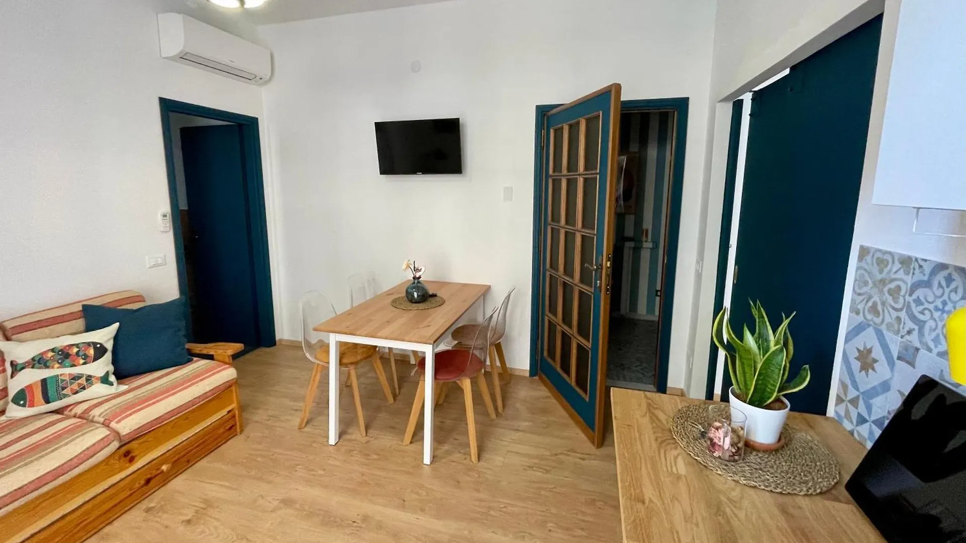Momi Apartment Chiappa  0*, Chiappa (La Spezia) Italy